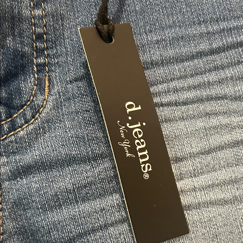 d. Jeans - Bermuda (2 Pair) Size 8 - Picture 2 of 3